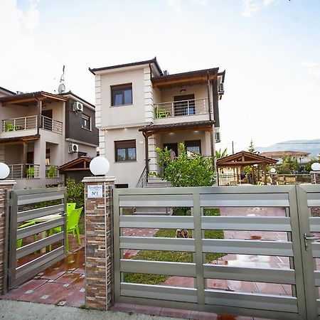 Αmalia Lux Villas Vrasná Екстериор снимка