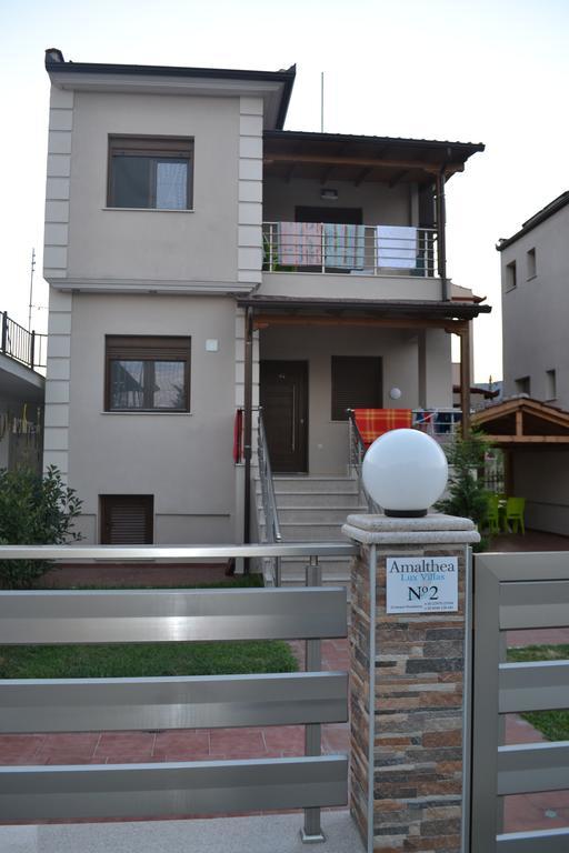 Αmalia Lux Villas Vrasná Екстериор снимка