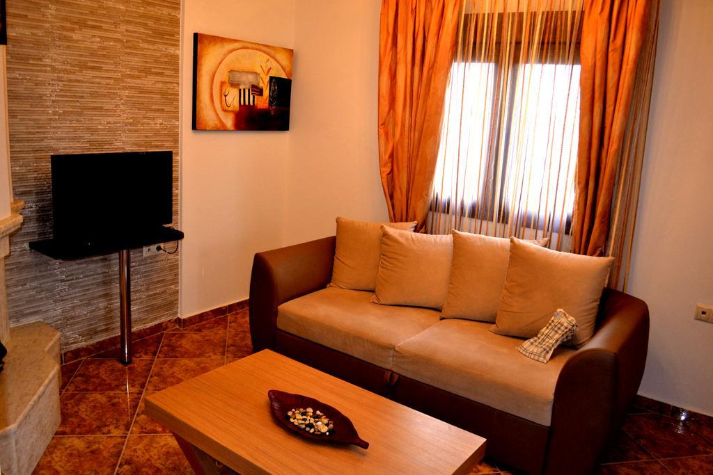 Αmalia Lux Villas Vrasná Екстериор снимка
